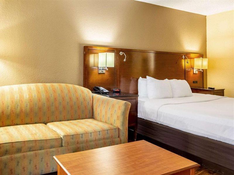 Econo Lodge Naval Station Норфолк Екстериор снимка