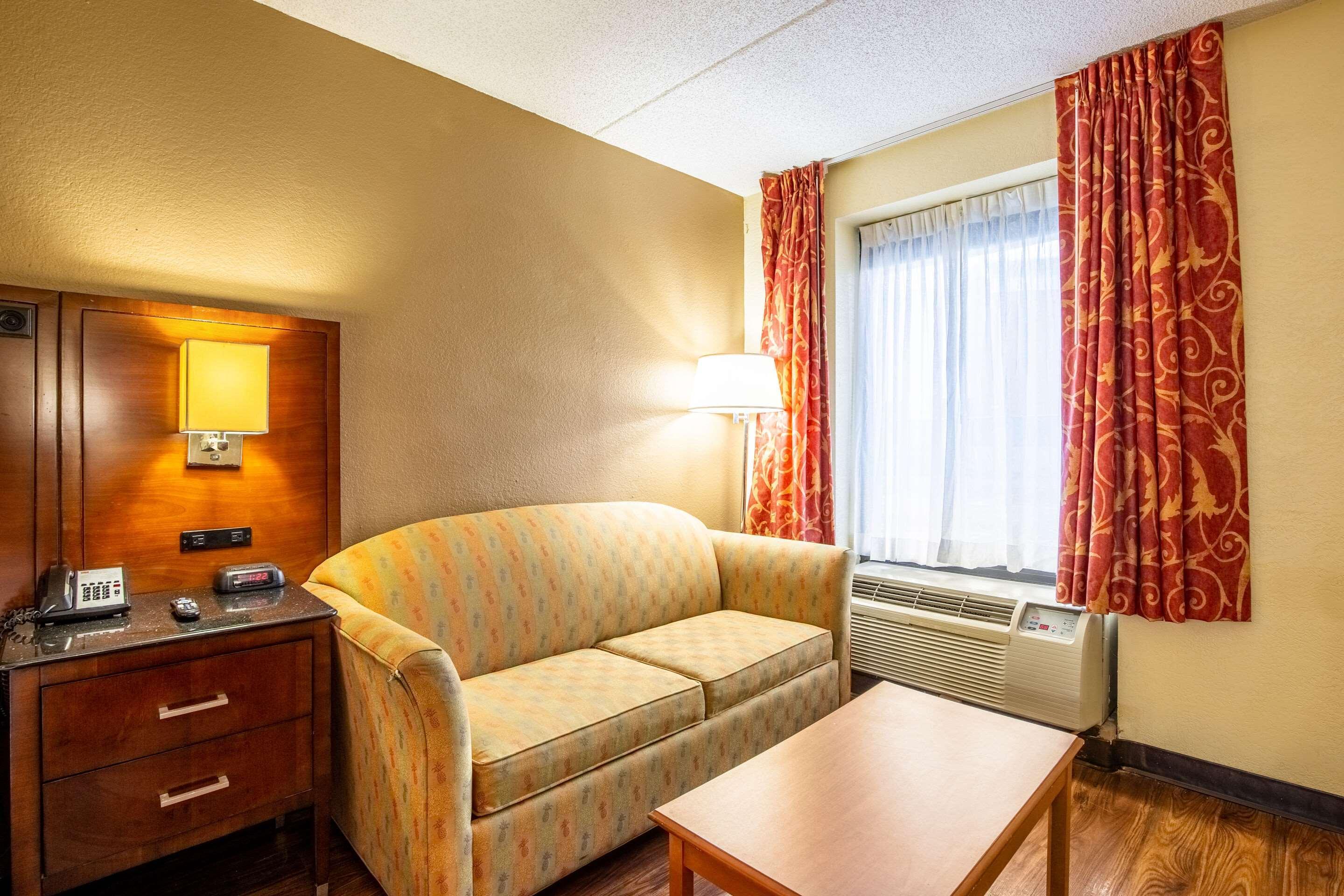 Econo Lodge Naval Station Норфолк Екстериор снимка