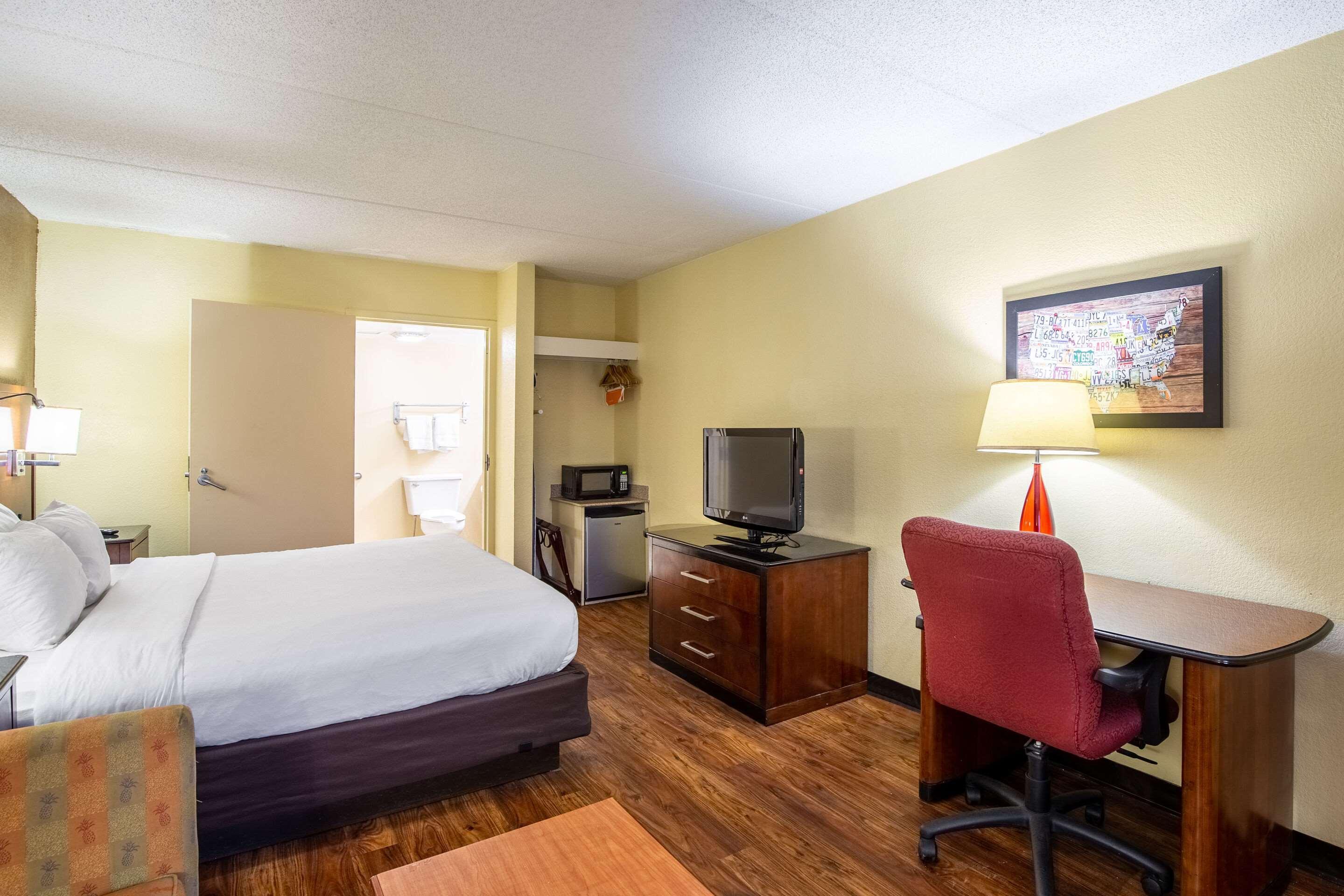 Econo Lodge Naval Station Норфолк Екстериор снимка