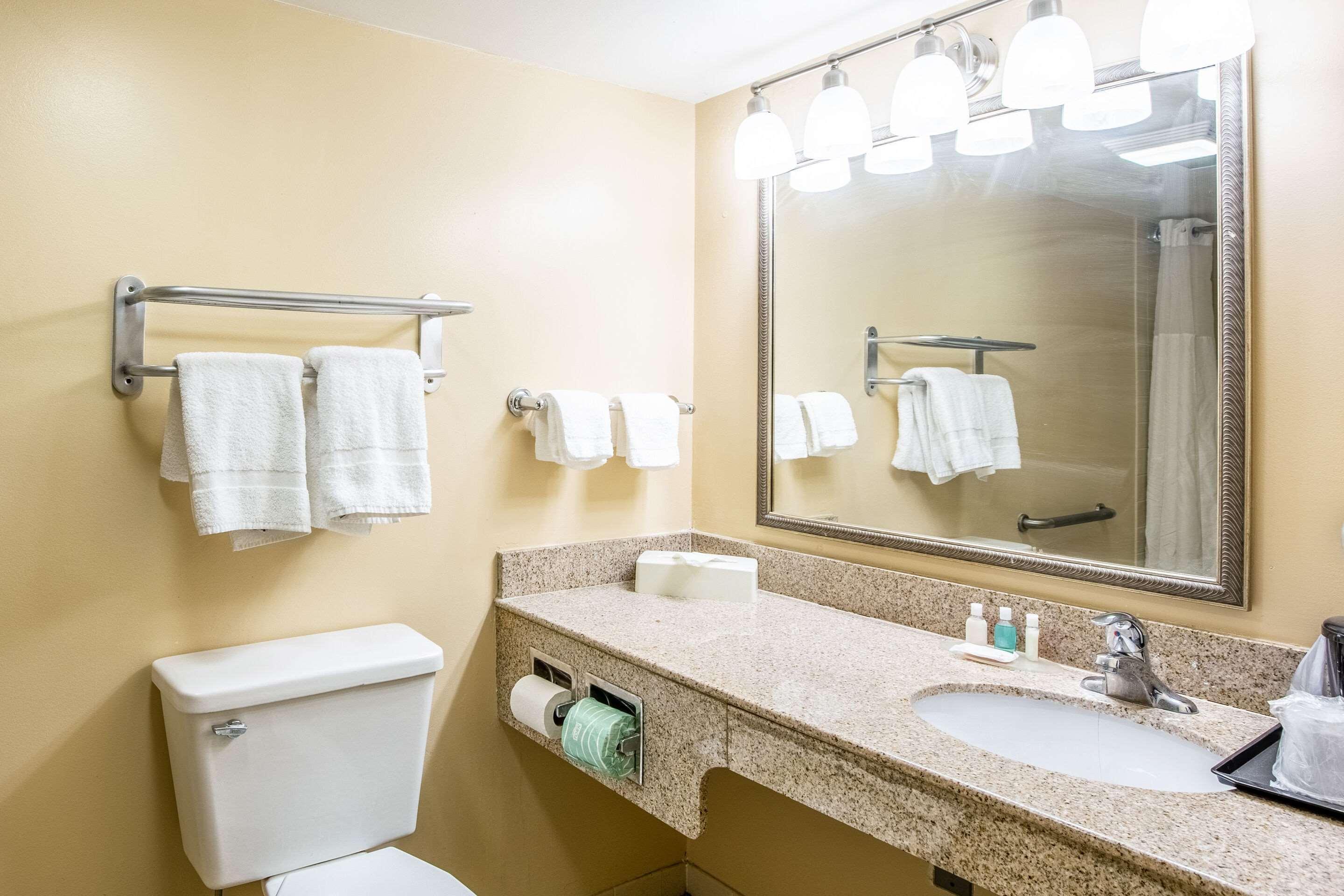 Econo Lodge Naval Station Норфолк Екстериор снимка