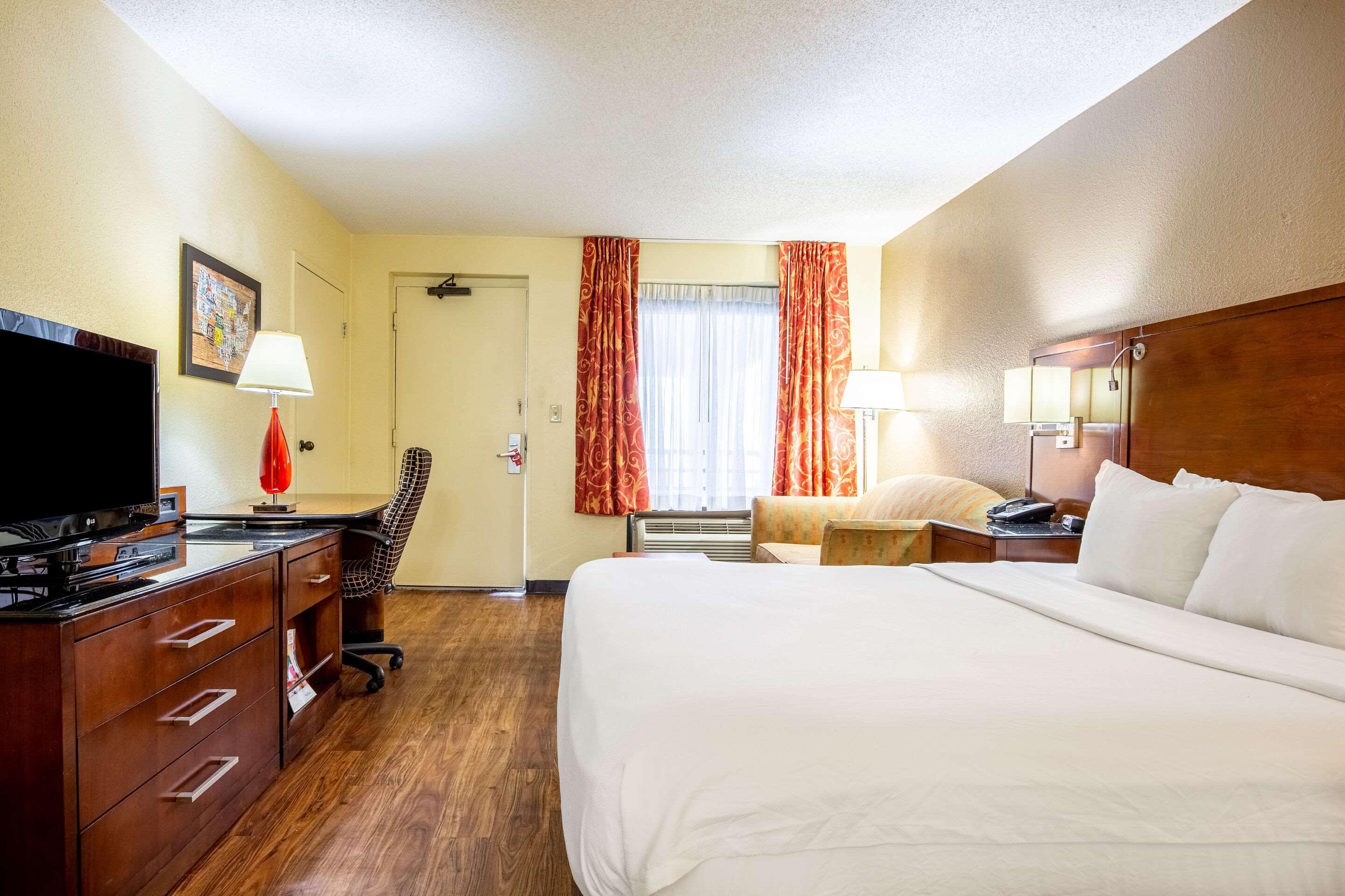 Econo Lodge Naval Station Норфолк Екстериор снимка