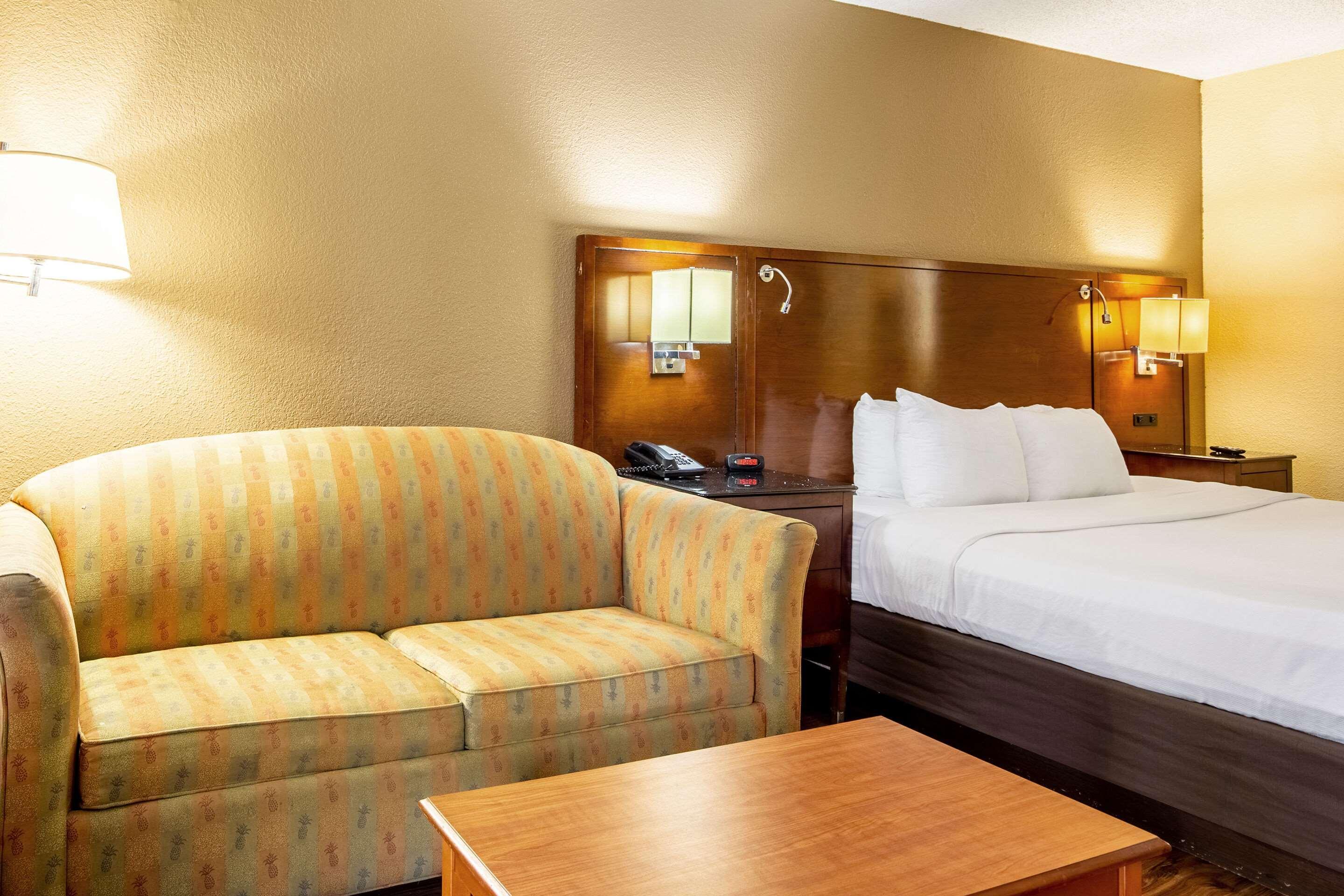 Econo Lodge Naval Station Норфолк Екстериор снимка