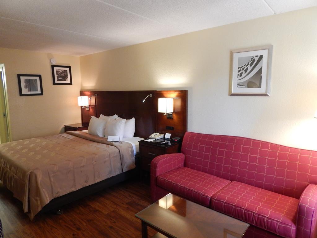 Econo Lodge Naval Station Норфолк Екстериор снимка