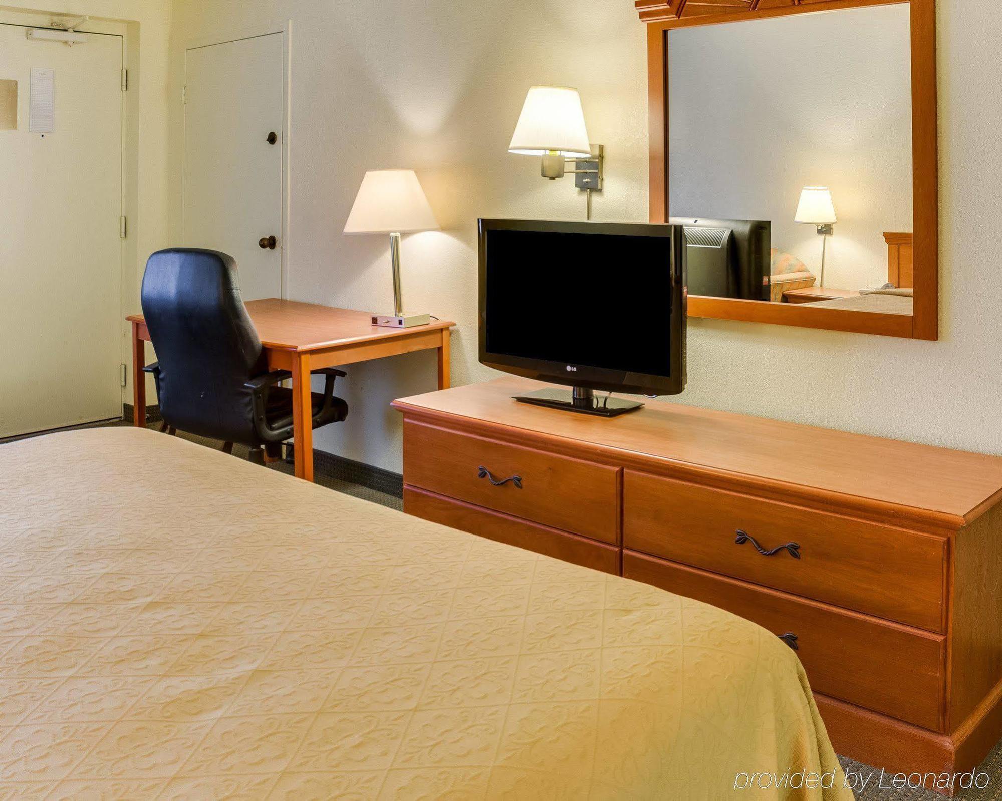 Econo Lodge Naval Station Норфолк Екстериор снимка