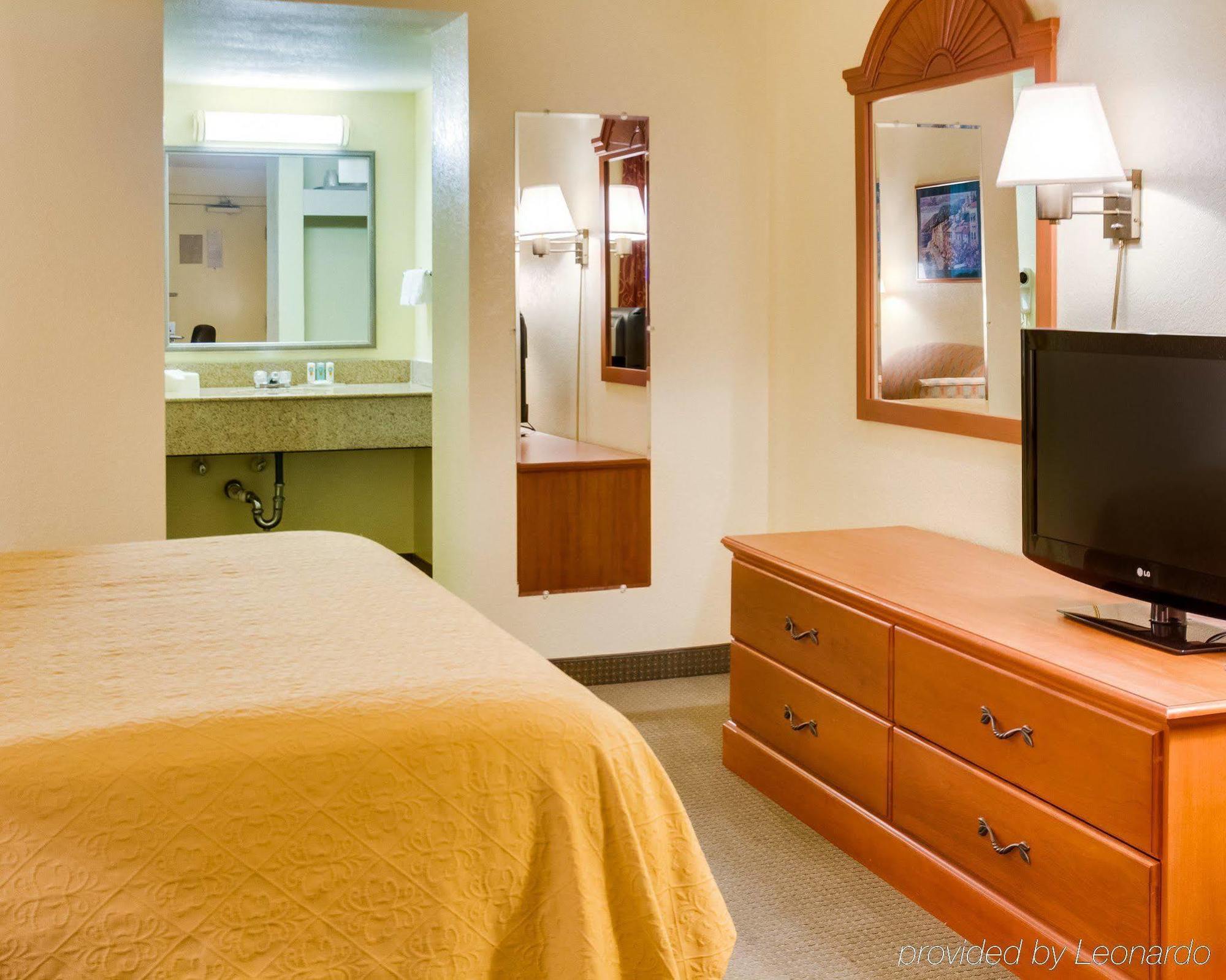 Econo Lodge Naval Station Норфолк Екстериор снимка